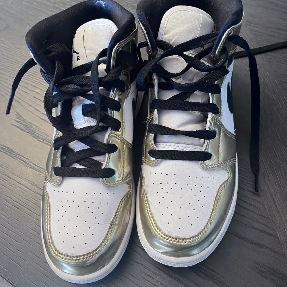 5.5 Air Jordan’s hard to find color combo